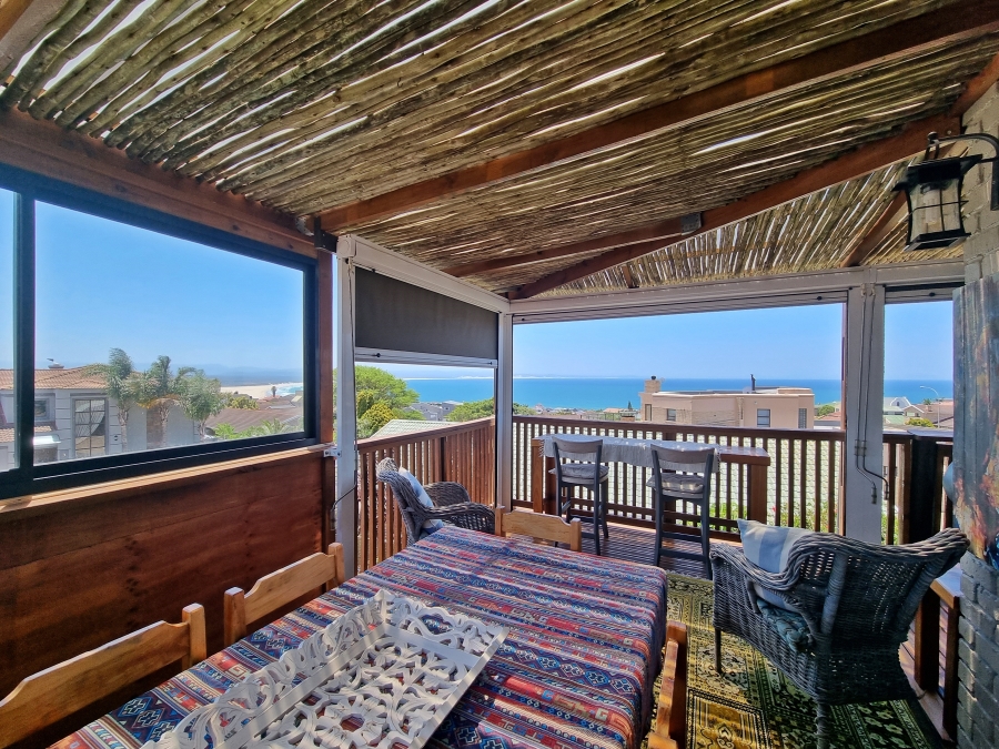 4 Bedroom Property for Sale in Wavecrest Eastern Cape